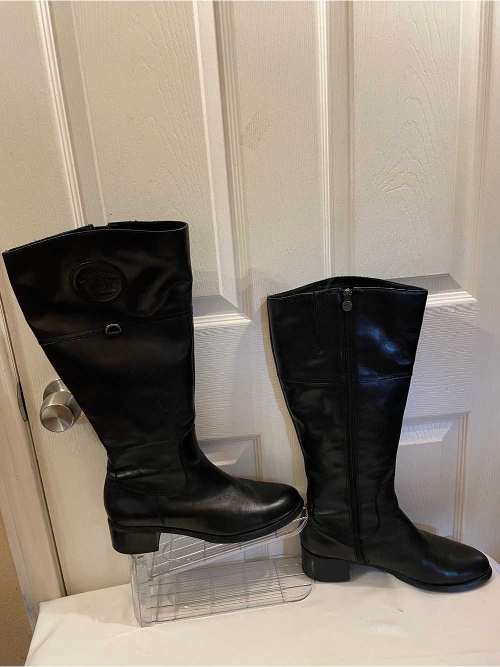 Etienne Aigner chastity black leather knee-high riding boots
